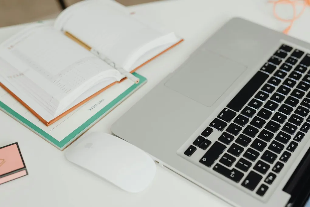 SEO Content Cluster + Social Growth dengan AI: Rencana 30 Hari untuk Traffic & Leads UMKM - visual cover